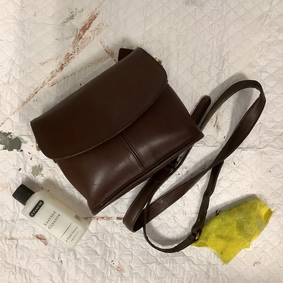 VTG Coach Equestrian Flap Bag Chocolate Brown Leather w Adjustable Buckle Straps - Picture 15 of 17